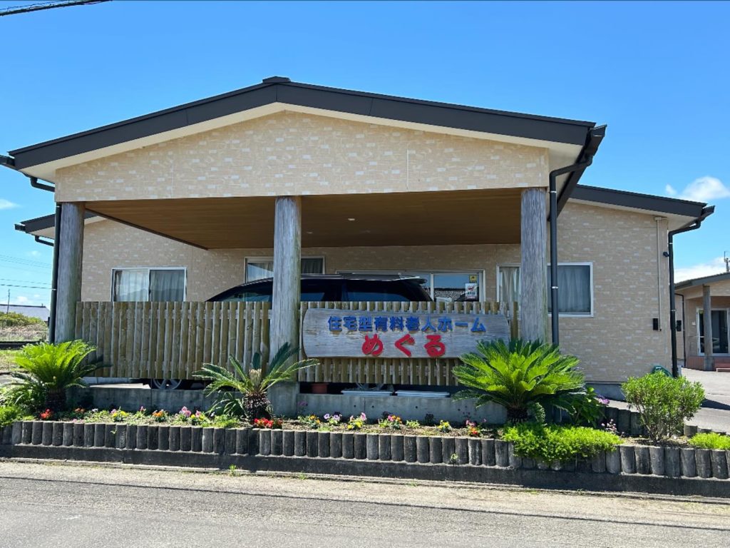 都城市高城町住宅型老人ホームめぐるの玄関の写真